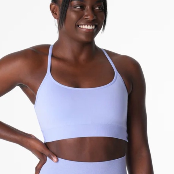 NVGTN Invincible seamless sports bra. - Picture 3 of 4